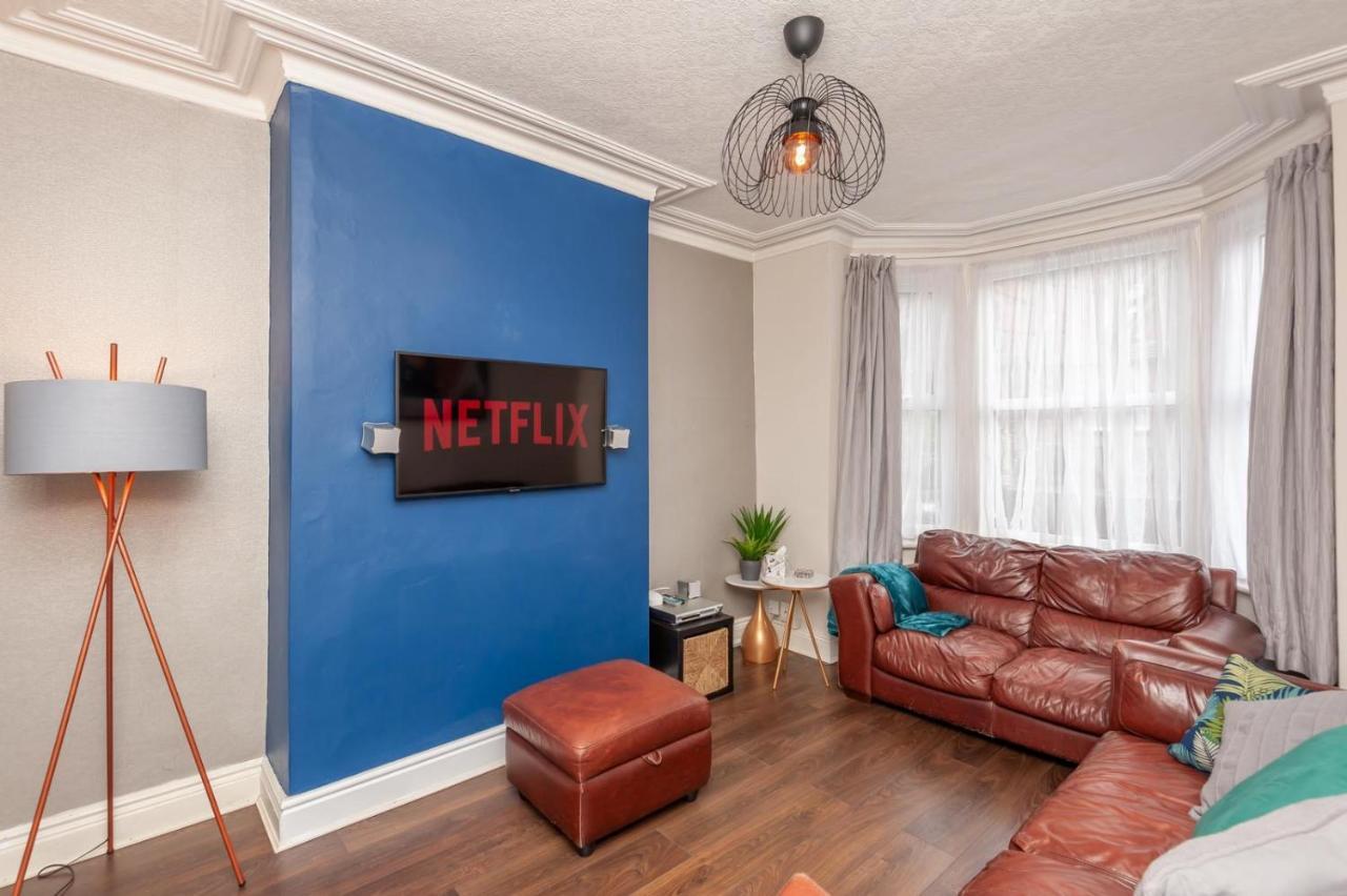 Leeds 4-Bed House - Sleeps 9 Free Parking & Wifi Villa Dış mekan fotoğraf