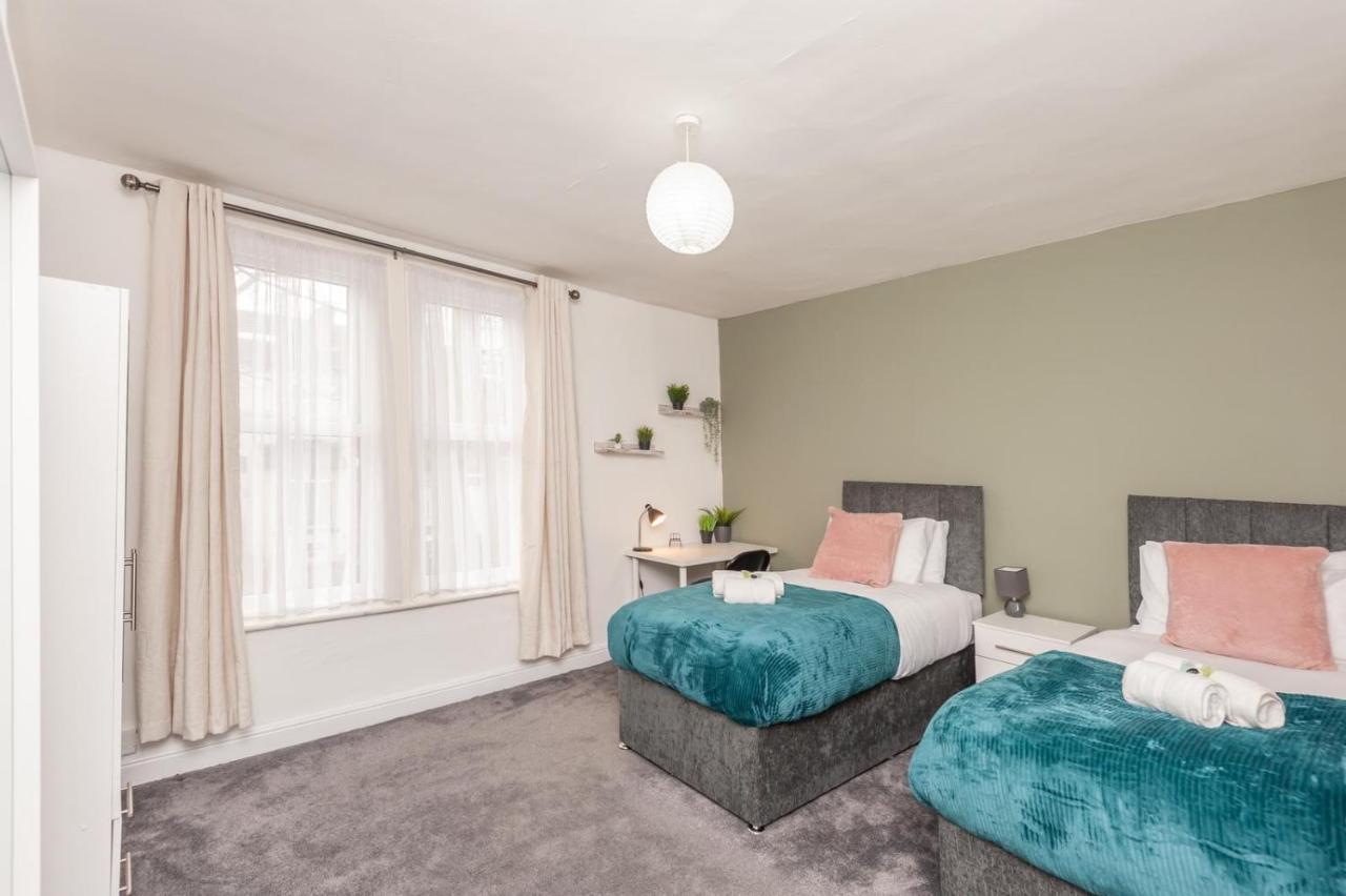 Leeds 4-Bed House - Sleeps 9 Free Parking & Wifi Villa Dış mekan fotoğraf