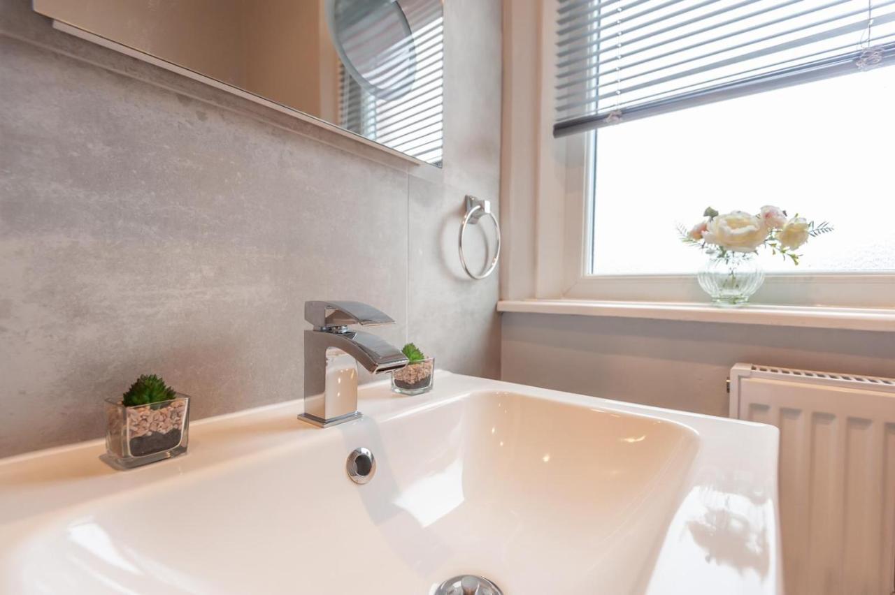 Leeds 4-Bed House - Sleeps 9 Free Parking & Wifi Villa Dış mekan fotoğraf