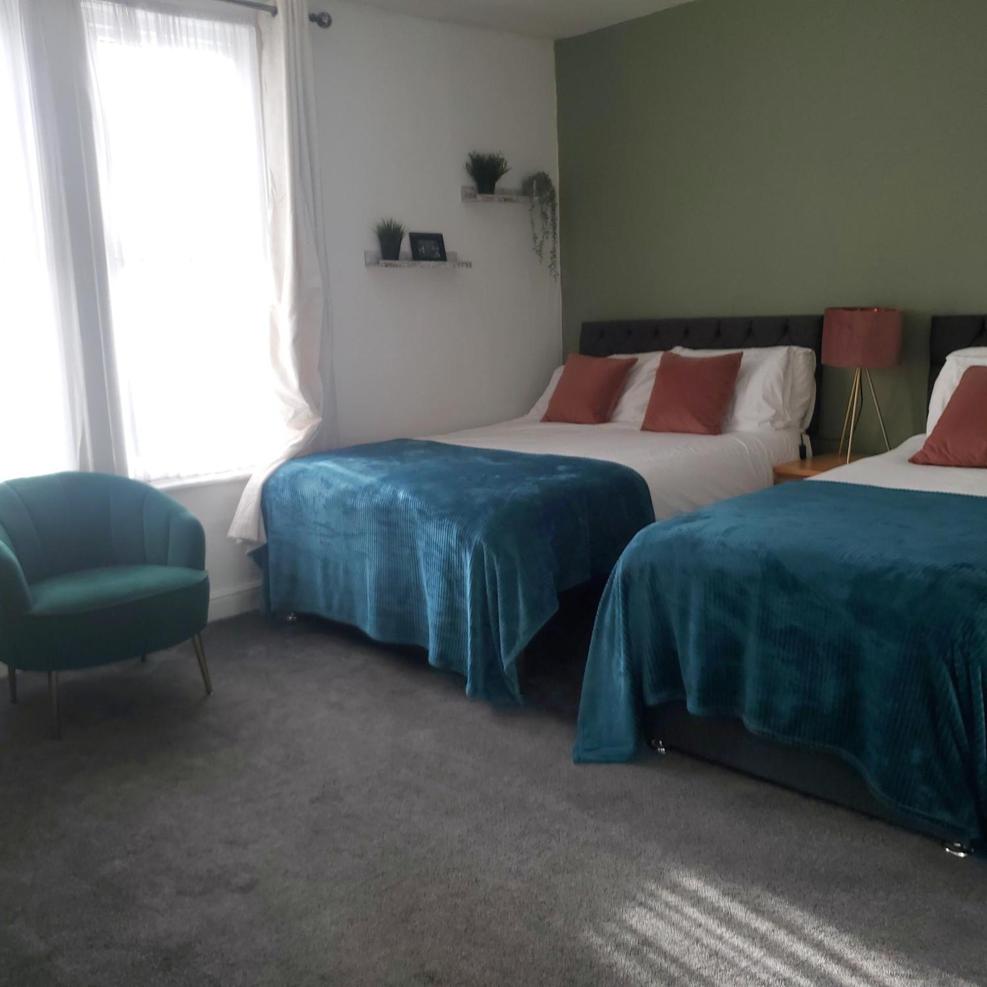 Leeds 4-Bed House - Sleeps 9 Free Parking & Wifi Villa Dış mekan fotoğraf