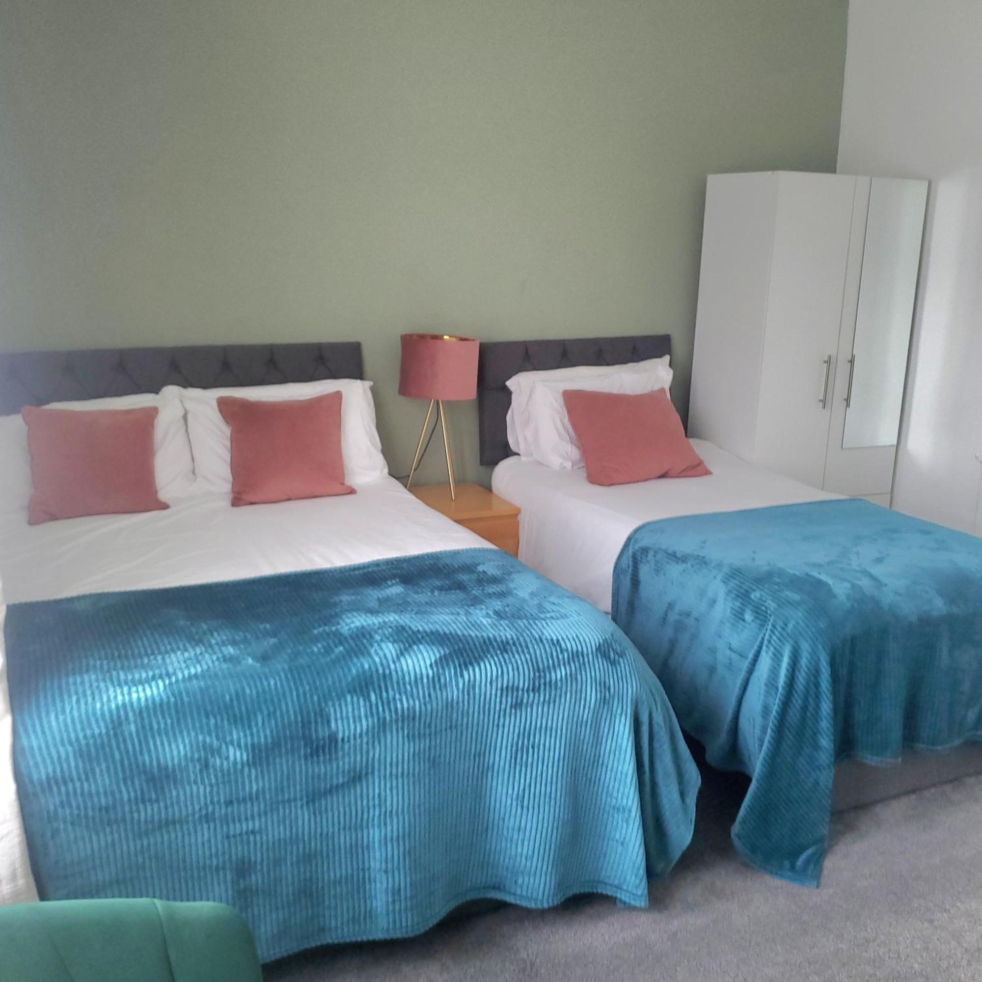Leeds 4-Bed House - Sleeps 9 Free Parking & Wifi Villa Dış mekan fotoğraf
